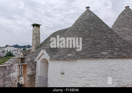 Einzigartige kleine Süd Italia Stadt Alberobello mit antient Steine konische Häuser Trullo, Reiseziel, Region Apulien in der Nähe von Bari Stockfoto
