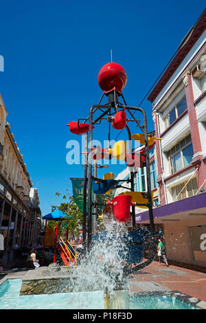 Eimer-Brunnen, Cuba Street Mall, Wellington, Nordinsel, Neuseeland Stockfoto