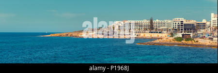 Seacoast Panorama von Bugibba mit St. Paul's Bay, Malta, EU Stockfoto