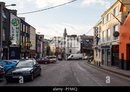 Cork, Irland - 15. September 2016: Das Wahrzeichen der Kirchturm von St. Anna Kirche, Shandon, steht über die Straßen von Cork. Stockfoto