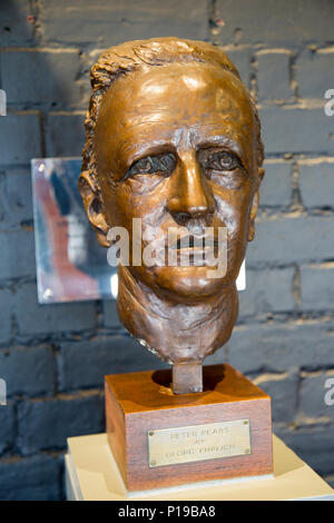 Kopf Bronze Skulptur von Peter Pears von Georg Ehrlich 1963, Snape Maltings, Suffolk, England, Großbritannien Stockfoto