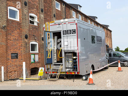 BBC Radio Außenübertragungen mobile studio Fahrzeug, Snape Maltings, Suffolk, England, Großbritannien Stockfoto