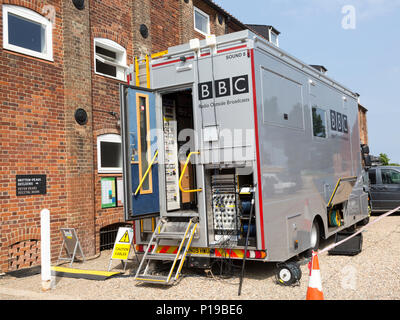 BBC Radio Außenübertragungen mobile studio Fahrzeug, Snape Maltings, Suffolk, England, Großbritannien Stockfoto