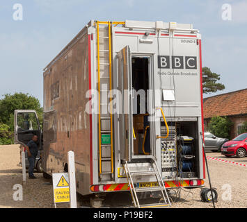 BBC Radio Außenübertragungen mobile studio Fahrzeug, Snape Maltings, Suffolk, England, Großbritannien Stockfoto