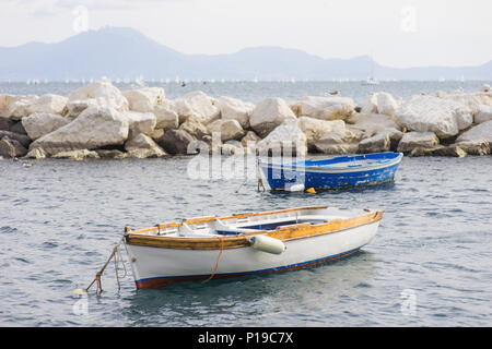 Panoramablick auf die malerischen Blick in den Hafen von Neapel, Kampanien, Italien, Europa Stockfoto