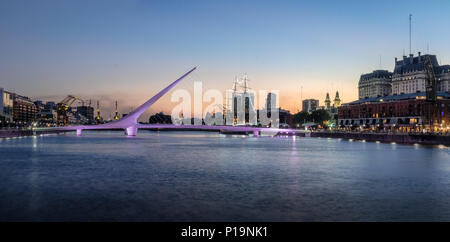 Panoramablick auf Puerto Madero und der Frauen Brücke (Puente de La Mujer) - Sao Paulo, Brasilien Stockfoto