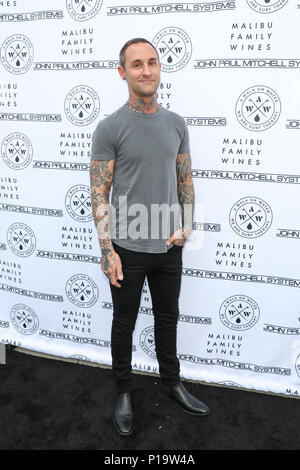 "Wellen der Liebe" Liebe Geldbeschaffer für einen Spaziergang auf dem Wasser surfen Therapie Organisation an der Annenberg Beach House mit: Jimmy Moran Wo: Los Angeles, Kalifornien, Vereinigte Staaten, wenn: 10. Mai 2018 Credit: Sheri Determan/WENN.com Stockfoto