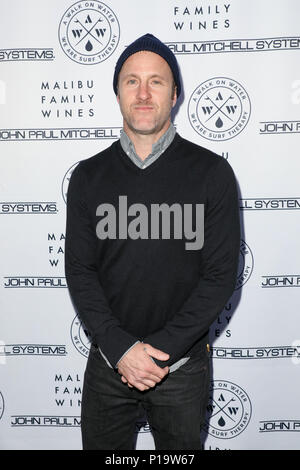 "Wellen der Liebe" Liebe Geldbeschaffer für einen Spaziergang auf dem Wasser surfen Therapie Organisation an der Annenberg Beach House mit: Scott Caan Wo: Los Angeles, Kalifornien, Vereinigte Staaten, wenn: 10. Mai 2018 Credit: Sheri Determan/WENN.com Stockfoto