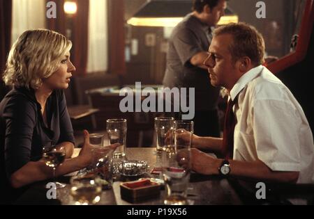 Original Film Titel: SHAUN DER TOTEN. Englischer Titel: SHAUN DER TOTEN. Regisseur: Edgar Wright. Jahr: 2004. Stars: KATE ASHFIELD, Simon Pegg. Credit: ROGUE BILDER / Album Stockfoto