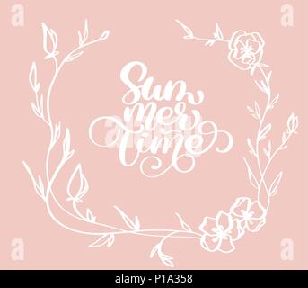 Hand gezeichnet Sommer mit Blumen dekorativer Kranz doodle Skizze Schriftzug Vektor logo illusrtation, moderne Kalligraphie Schrift auf Weiß. Abbildung: Vektor Stock Vektor