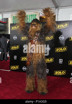 Premiere von Disney Pictures und Lucasfilm's 'Solo: ein Star Wars Story' Mit: Chewbacca Wo: Hollywood, California, United States Wenn: 10. Mai 2018 Credit: FayesVision/WENN.com Stockfoto