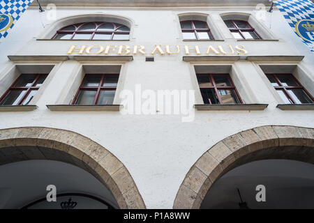 Muenchen, Deutschland, Beschriftung und Fassade des Hofbräuhaus am Platzl Stockfoto