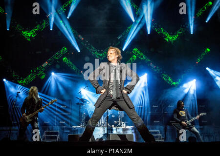 Schweden, Solvesborg - Juni 09., 2017. Die Deutsche power metal band Edguy führt ein Live Konzert während der schwedischen Musik Festival Sweden Rock Festival 2017 in Blekinge. Hier Sänger Tobias Sammet ist live auf der Bühne gesehen. (Foto: Gonzales Foto - Terje Dokken). Stockfoto