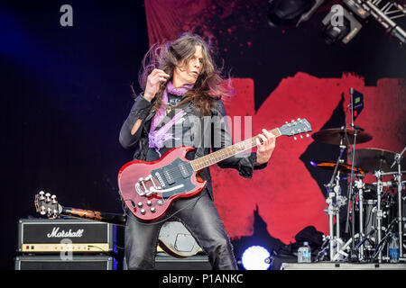 Schweden, Solvesborg - Juni 09., 2017. Die amerikanische Hard Rock Band Kix führt ein Live Konzert während der schwedischen Musik Festival Sweden Rock Festival 2017 in Blekinge. Hier Gitarrist Ronnie Younkins wird gesehen, live auf der Bühne. (Foto: Gonzales Foto - Terje Dokken). Stockfoto