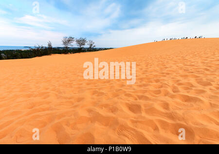 Rote Sanddünen Binh Thuan, Vietnam. Mui Ne ist beliebtes Reiseziel mit langen Küstenlinie Stockfoto