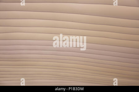 Sanddünen, Form und Farbe, Textur Hintergrund. Beige textil Dach für Sonnenschutz, wellenförmige Muster Stockfoto