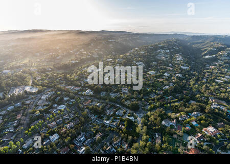 Luftaufnahme von wohlhabenden Häuser und Ländereien in der Bel Air Bereich von Los Angeles, Kalifornien. Stockfoto