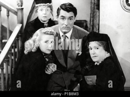 Original Film Titel: Arsenic and Old Lace. Englischer Titel: Arsenic and Old Lace. Regisseur: Frank Capra. Jahr: 1944. Stars: Cary Grant, JOSEPHINE HULL; JEAN ADAIR; PRISCILLA LANE. Quelle: WARNER BROTHERS/Album Stockfoto