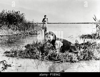 Original Film Titel: La donna del Fiume. Englischer Titel: FLUSS MÄDCHEN, DIE. Regisseur: Mario Soldati. Jahr: 1955. Stars: Sophia Loren. Credit: PONTI-DE LAURENTIIS CINEMATOGRAFICA/Album Stockfoto