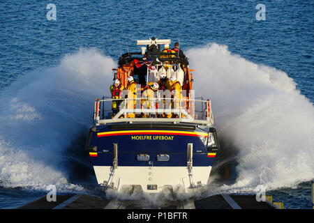 Moelfre Rettungsboot Kiwi, Start Stockfoto