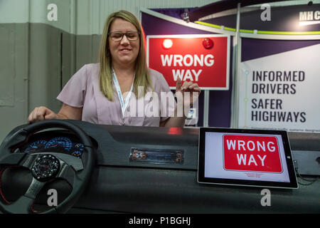 Detroit, Michigan - eine Demonstration der angeschlossenen Fahrzeugtechnik an der intelligente Transport Gesellschaft von Amerika Jahrestagung. Sensoren auf. Stockfoto