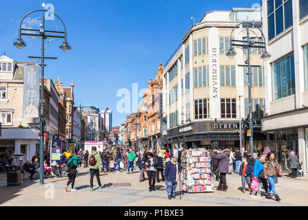 Leeds City Centre Briggate Shopping Street in Leeds City Centre Leeds West Yorkshire England Großbritannien GB Europa Stockfoto