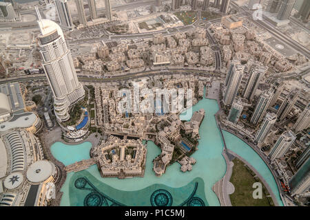 Luftaufnahme nach Dubai von der Oberseite des Burj Dubai Wolkenkratzer - 10-01-2015, Dubai, VAE Stockfoto