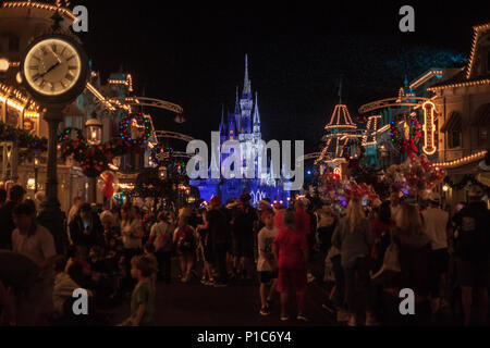 Magic Kingdom bei Nacht - Mickey's Very Merry Christmas Party Stockfoto