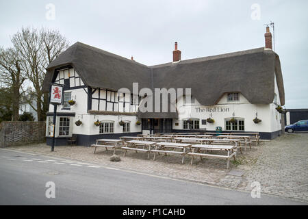 Das Red Lion Pub in den Steinkreis von Avebury in Wiltshire England Großbritannien Stockfoto