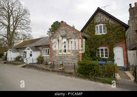 Ehemalige Dorfschule und Lehrer Cottage soziales Zentrum und Unterkunft avebury Wiltshire England Großbritannien Stockfoto