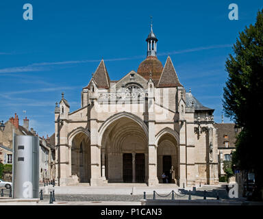 Riesige Alte Kelter in den Wein Museum Beaune Burgund Frankreich Stockfoto