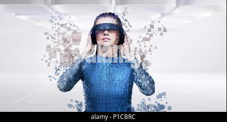 Das zusammengesetzte Bild im digitalen Composite von Frau mit einem Virtual reality Simulator Stockfoto