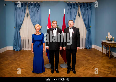 Riga, Lettland. 11 Juni, 2018. König Willem-Alexander der Niederlande während der offiziellen staatlichen Diner mit Präsident Raimonds VEJONIS und seine Frau Iveta V? Jone in Riga, Lettland, 11. Juni 2018. Quelle: Patrick Van Katwijk |/dpa/Alamy leben Nachrichten Stockfoto