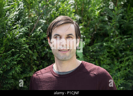 Langenfeld, Deutschland. 11 Juni, 2018. Max SIMONISCHEK, Schauspieler, Dreharbeiten für die Kölner "Tatort"-Episode "außer Kontrolle" (Arbeitstitel), am 11.06.2018 in Langenfeld/Deutschland. | Verwendung der weltweiten Kredit: dpa/Alamy leben Nachrichten Stockfoto