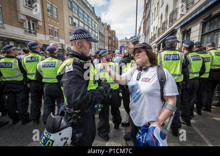 London, Großbritannien. 10 Juni, 2018. Pro-Palestinian Al Quds Tag März durch das Zentrum von London von der Islamischen Menschenrechtskommission organisiert. Eine internationale Veranstaltung, die in den Iran begann 1979. Credit: Guy Corbishley/Alamy leben Nachrichten Stockfoto