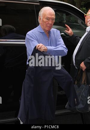 New York, NY, USA. 11 Juni, 2018. Christopher Plummer gesichtet in der 'View' Ankunft in New York City, New York, am 11. Juni 2018. Credit: Rainmaker Foto/Media Punch/Alamy leben Nachrichten Stockfoto