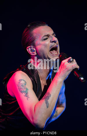 Toronto, Kanada. 11. Juni 2018. Dave Gahan von DEPECHE MODE im Air Canada Centre auf der 'Global Spirit Tour" in Toronto, Kanada. Credit: topconcertphoto/Alamy leben Nachrichten Stockfoto