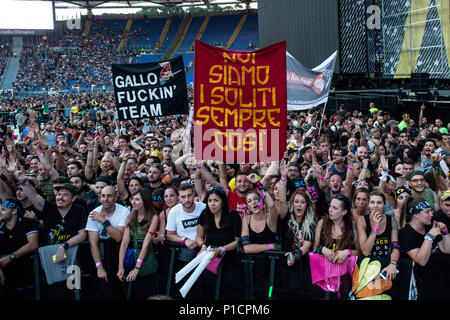 Rom, Italien. 11. Juni 2018. Vasco Unterstützer während der 'Vasco non stop Tour 2018" im Olympiastadion, Rom, Italien Am 11. Juni 2018. Foto von Giuseppe Maffia Credit: Giuseppe Maffia/Alamy leben Nachrichten Stockfoto