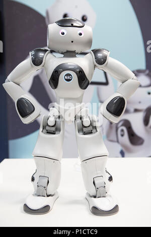 Hannover, Deutschland. 11 Juni, 2018. CEBIT 2018, international computer Expo und der Europa-Festival für Innovation und Digitalisierung: NAO 6, interaktiven humanoiden Roboter, der von Unternehmen SoftBank Robotics. Credit: Christian Lademann/Alamy leben Nachrichten Stockfoto