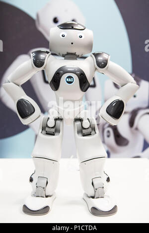 Hannover, Deutschland. 11 Juni, 2018. CEBIT 2018, international computer Expo und der Europa-Festival für Innovation und Digitalisierung: NAO 6, interaktiven humanoiden Roboter, der von Unternehmen SoftBank Robotics. Credit: Christian Lademann/Alamy leben Nachrichten Stockfoto