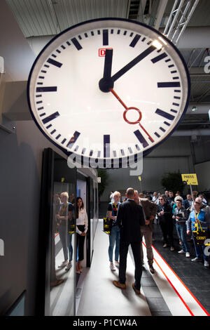 Hannover, Deutschland. 11 Juni, 2018. Brillante Plattform Kante, Zug der Zukunft, Deutsche Bahn, DB, Internationale CeBIT in Hannover Messe, am 11.06.2018. | Verwendung der weltweiten Kredit: dpa/Alamy leben Nachrichten Stockfoto