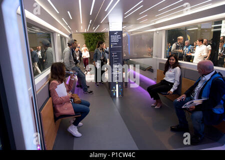 Hannover, Deutschland. 11 Juni, 2018. Zug der Zukunft, Deutsche Bahn, DB, Blick in den Motorraum, Internationale CeBIT in Hannover Messe, am 11.06.2018. | Verwendung der weltweiten Kredit: dpa/Alamy leben Nachrichten Stockfoto