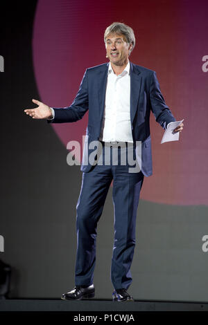 Hannover, Deutschland. 11 Juni, 2018. Achim Berg, Präsident Bitkom, bei seiner Rede, Eröffnung, Willkommen bei Nacht, Internationale CeBIT in Hannover Messe, am 11.06.2018. | Verwendung der weltweiten Kredit: dpa/Alamy leben Nachrichten Stockfoto