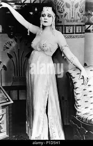 Original Film Titel: CLEOPATRA. Englischer Titel: CLEOPATRA. Regisseur: J. GORDON EDWARDS. Jahr: 1917. Stars: Kleopatra VII FARAONE; THEDA BARA. Quelle: FOX FILME/Album Stockfoto