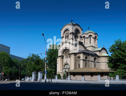 Kirche des Hl. Alexander Newskij zu Cara Dusana Straße in Belgrad, Serbien. Klaren, blauen Himmel im Hintergrund. Stockfoto