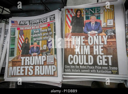 Die New York Daily News und der New York Post beide die gleichen offiziellen Weißen Haus Foto auf Donnerstag, 31. Mai 2018 auf Präsident Donald Trumps Treffen mit Kim Kardashian Gefängnisreform und der Fall eingesperrt Alice Marie Johnson eine lebenslange Haftstrafe für den ersten Dienst zu diskutieren, zu berichten, gewaltfreie Drogendelikten. (Â© Richard B. Levine) Stockfoto