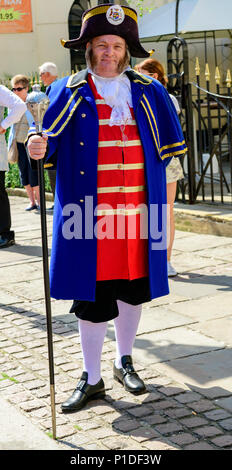 Zeichen an der Rochester dickens Festival gekleidet, wie Herr Hummel Die beadle Stockfoto