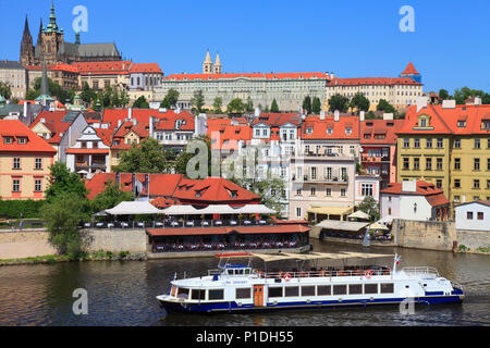 Tschechische Republik, Prag, Skyline, Mala Strana, Kleinseite, Schloss, Moldau, Boot, Stockfoto