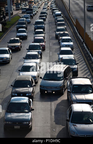 Autos Stau in Mexiko Stadt. Stockfoto