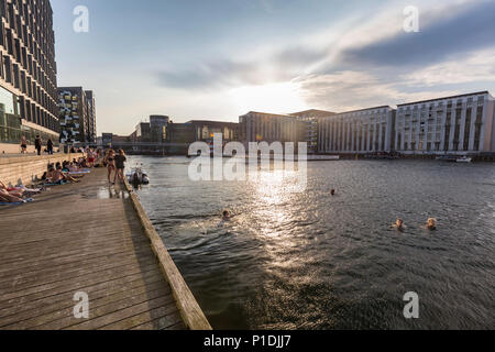 Kopenhagen, Dänemark - 26 August: Nicht identifizierte Personen schwimmen in Kopenhagen, Dänemark, am 26. August 2016. Stockfoto